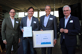 Von rechts nach links: Bürgermeister Jörg Rotter, Markus Weinbrenner, Hauptgeschäftsführer der IHK Offenbach, MEBATEC-Geschäftsführer Alexander Beck und Till Andrießen, Leiter der Wirtschaftsförderung der Stadt Rödermark.