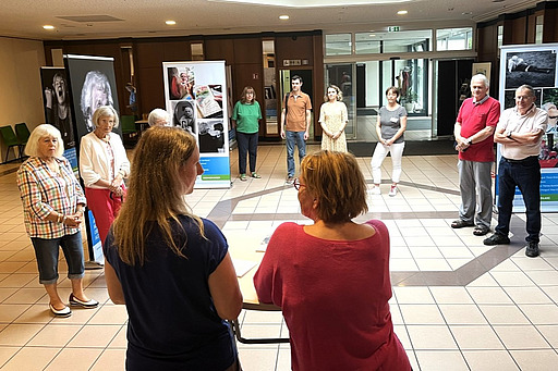 Kathrin Klaszyk-Sander und Erste Stadträtin Andrea Schülner eröffneten die Ausstellung. 