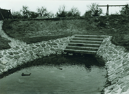 Schwarz-weiß Bilder der Rodauquelle von 1980