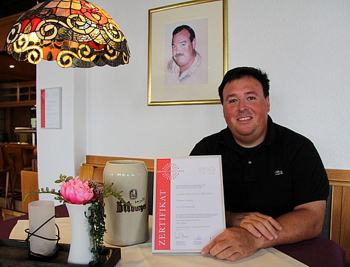 Vinzenz Schrod mit Zertifikat